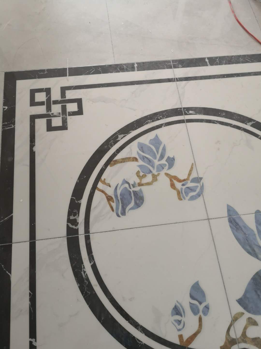 瓷砖美缝剂价格相差这么大的区别点在哪里?(图1) 瓷砖美缝剂价格相差这么大的区别点在哪里?(图1)
