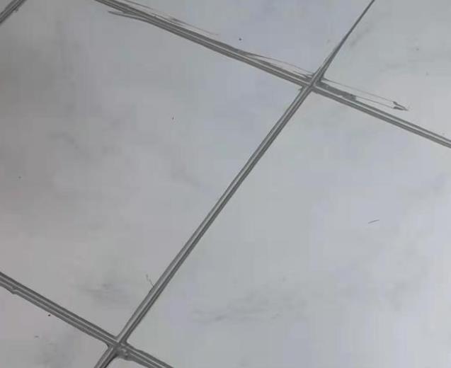 怎么做,才能使美缝剂深入到瓷砖缝隙里面?(图1) 怎么做,才能使美缝剂深入到瓷砖缝隙里面?(图1)
