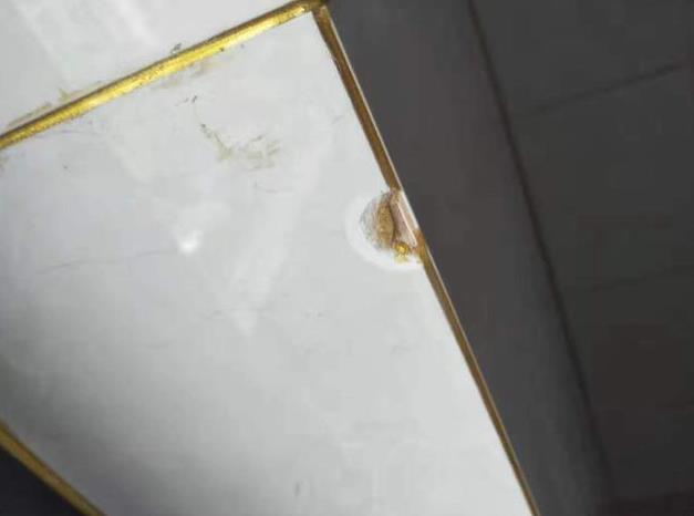 碰到瓷砖容易受损,美缝应该如何顺利进行?(图1) 碰到瓷砖容易受损,美缝应该如何顺利进行?(图1)